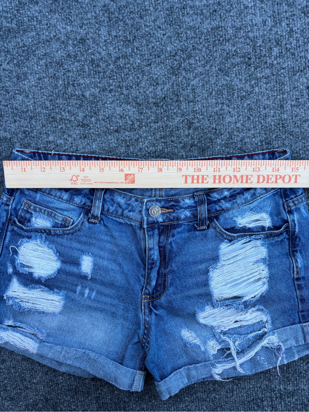Cello Jeans Distressed Cuffed Denim Jean Shorts Women’s Size S Heavy Ripped Blue - Picture 4 of 6